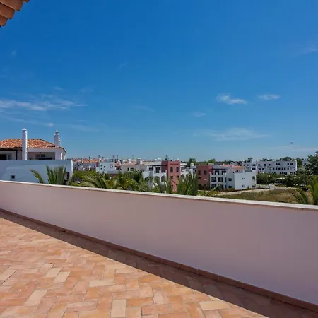 公寓 Penthouse Apt With Sea And Country Views By Cara
