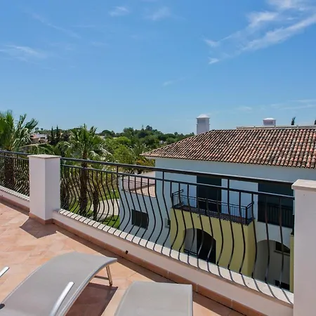 Penthouse Apt With Sea And Country Views By Cara Apartamento