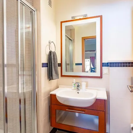 Penthouse Apt With Sea And Country Views By Cara Apartman *
